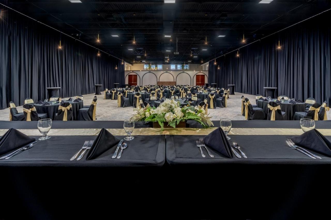 Grand Williston Hotel And Conference Center Екстериор снимка