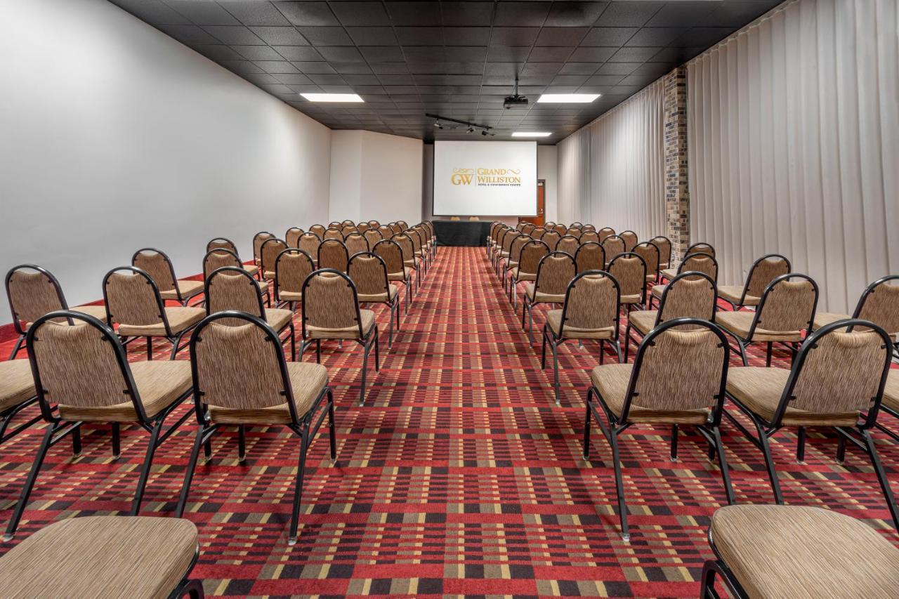 Grand Williston Hotel And Conference Center Екстериор снимка