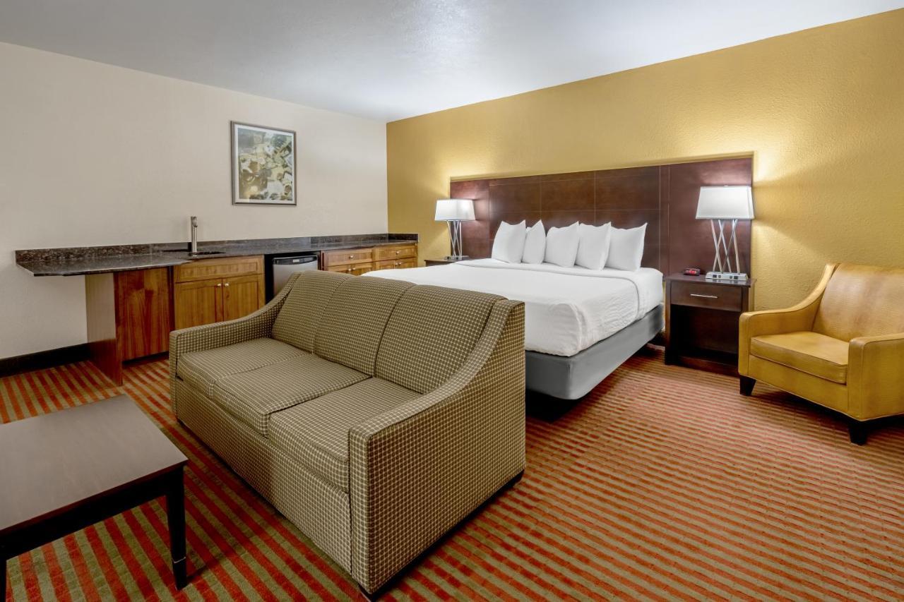 Grand Williston Hotel And Conference Center Екстериор снимка