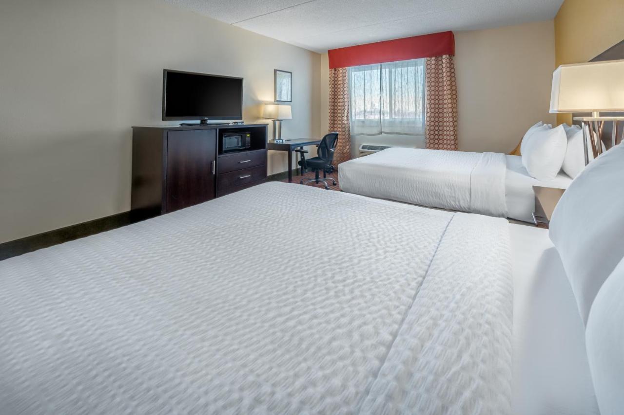 Grand Williston Hotel And Conference Center Екстериор снимка