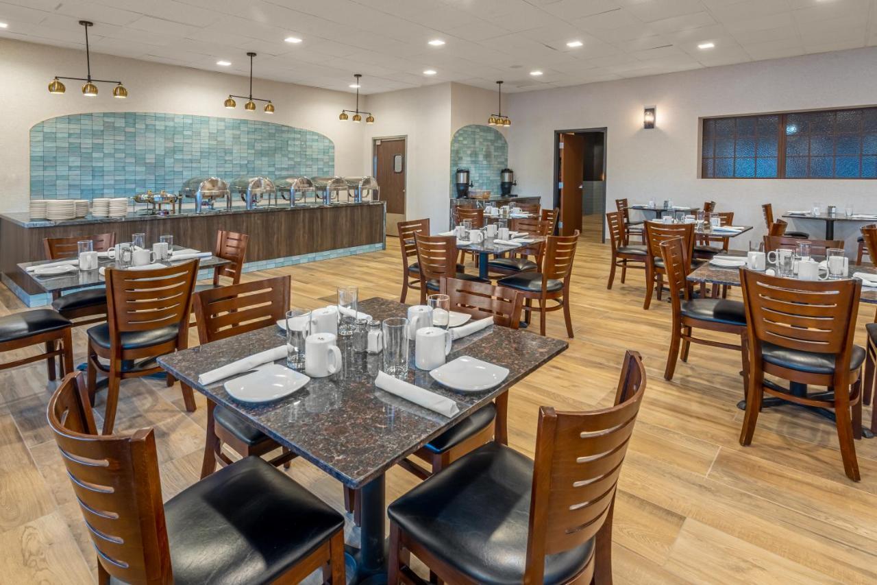 Grand Williston Hotel And Conference Center Екстериор снимка