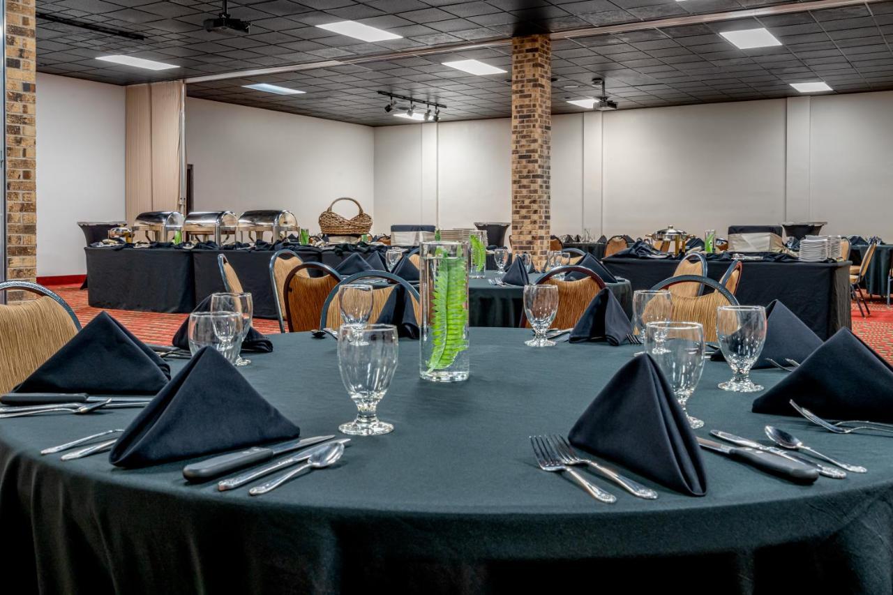 Grand Williston Hotel And Conference Center Екстериор снимка
